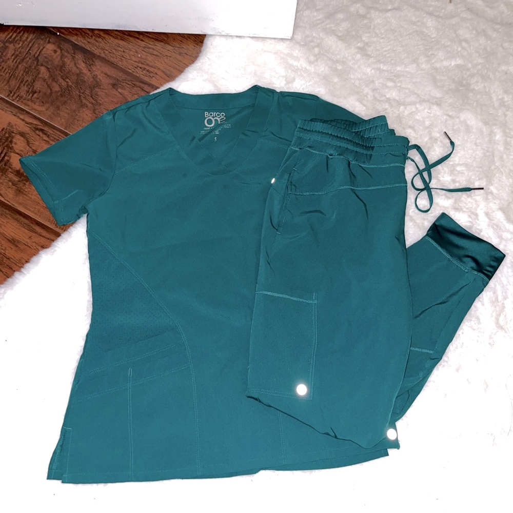 Barco hunter green scrub set
